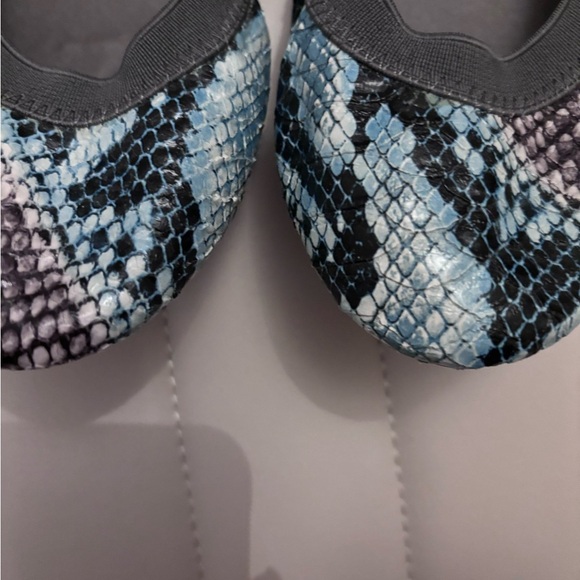 Wanted snakeskin print flats size 9 - Picture 2 of 4